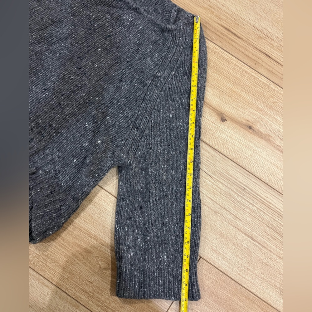 Theory Wool Cashmere Jufina Granito
Grey Speckle Wide Sleeve Pullover
Sweater - Picture 7 of 8